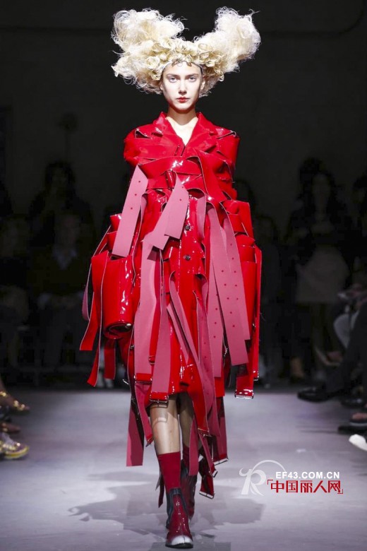 秀场风采:COMME des GARCONS发布2015春夏系列