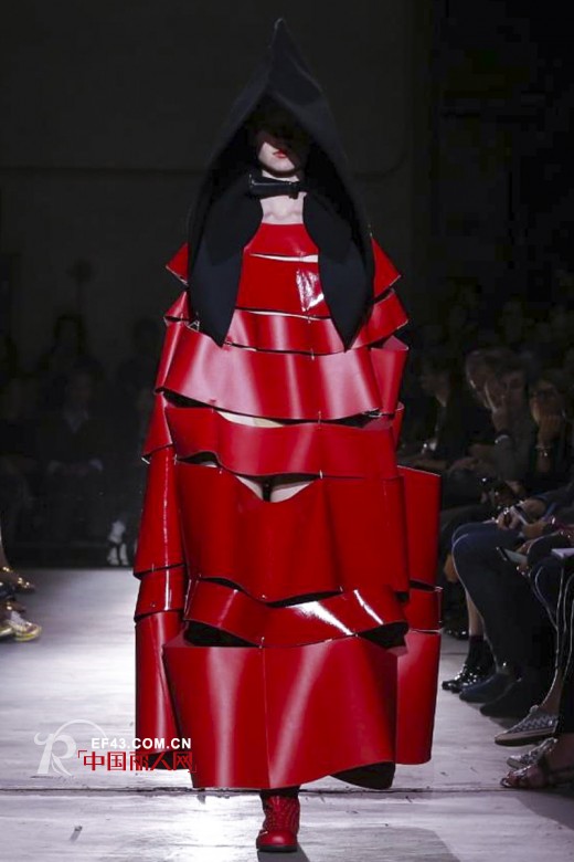 秀场风采:COMME des GARCONS发布2015春夏系列