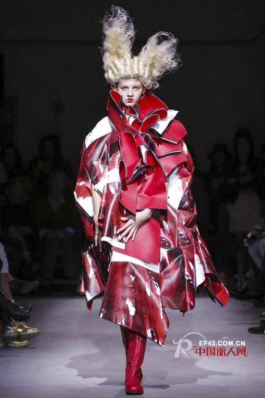 秀场风采:COMME des GARCONS发布2015春夏系列