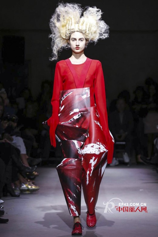 秀场风采:COMME des GARCONS发布2015春夏系列