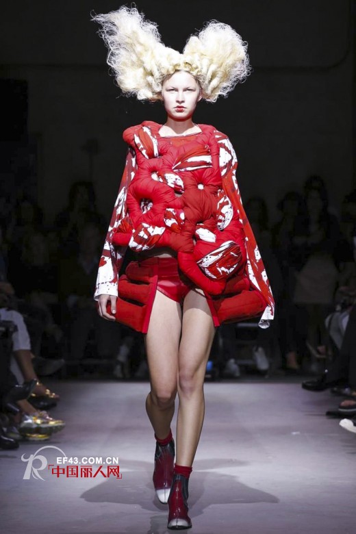 秀场风采:COMME des GARCONS发布2015春夏系列