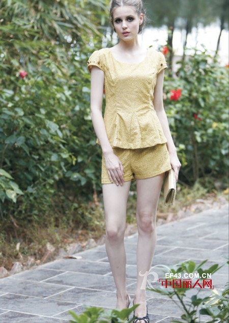 简单的服装搭配 穿出不同的风格