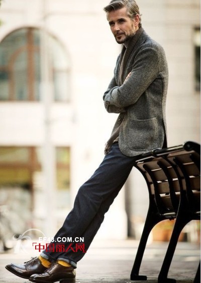 男士西装巧搭术 怎么穿西装才能让她爱上你