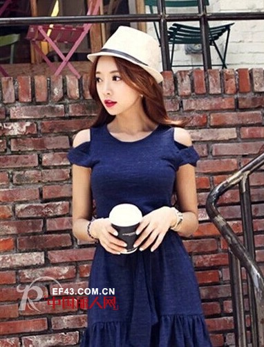 时尚街拍连衣裙 包臀裙塑造好身形