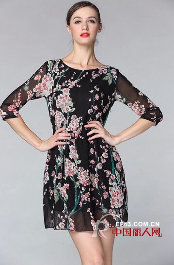 秋装连衣裙搭配 长袖连衣裙什么款式好看