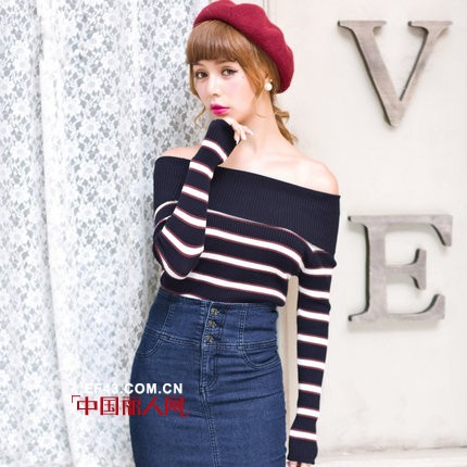 一字领毛衣什么款式好看 高腰牛仔裙搭配