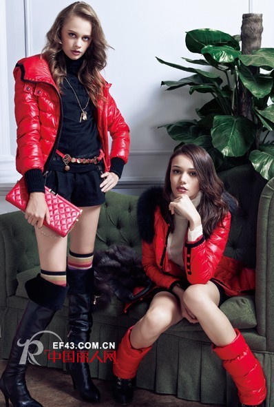本命年红色闺蜜装 红色羽绒服让青春更靓丽