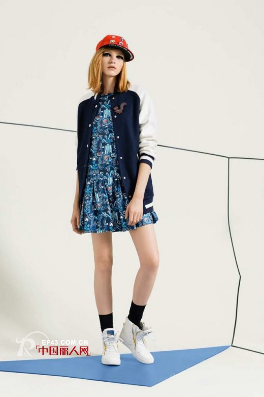 棒球衫外套里面穿什么  棒球外套搭配技巧