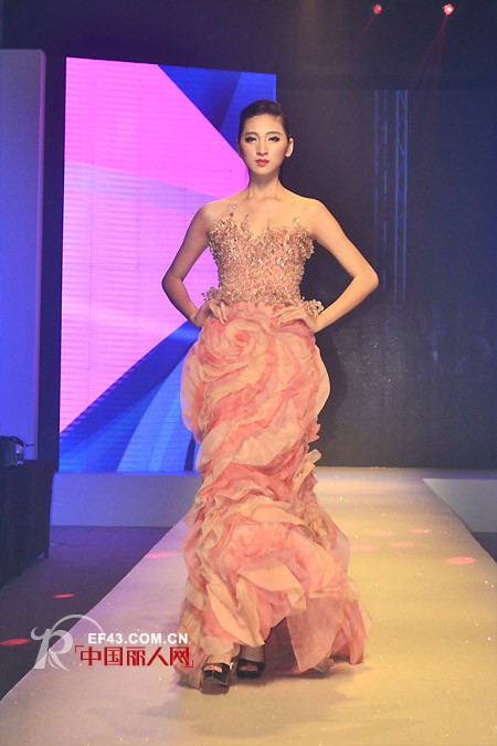 俪思国际2015春夏新品发布时尚秀场图片
