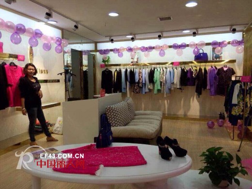 热烈祝贺赫梵茜女装再添五位新成员  新店开张祝生意兴隆