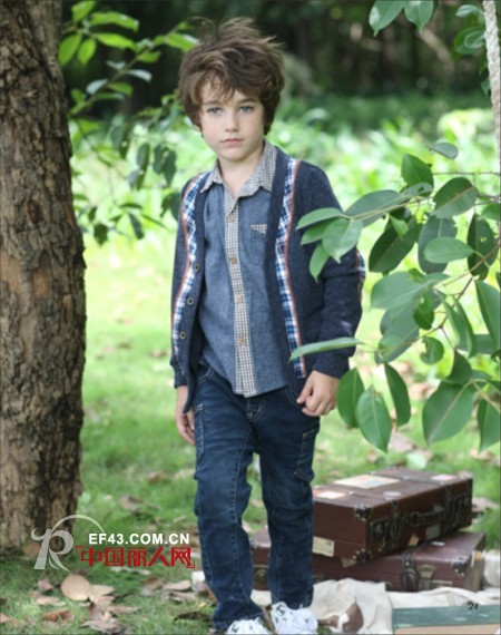 牛仔衬衫搭配圆领开衫 连帽外套搭配什么衣服