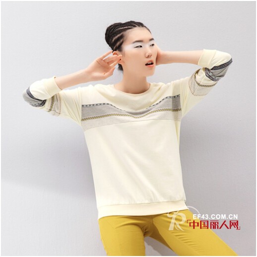 卫衣新款来袭 宽松卫衣搭配术