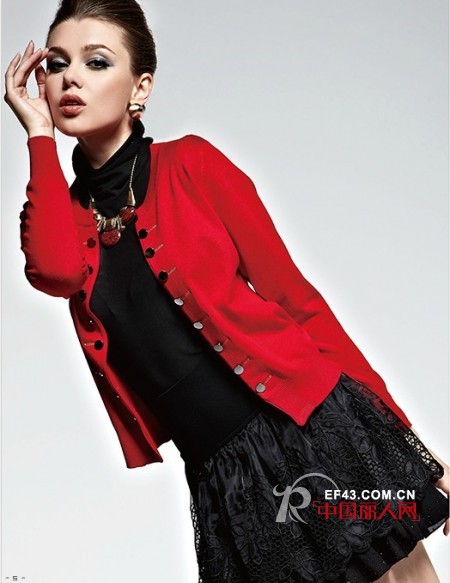 职业女性秋季穿搭 短款外套搭配修身裙