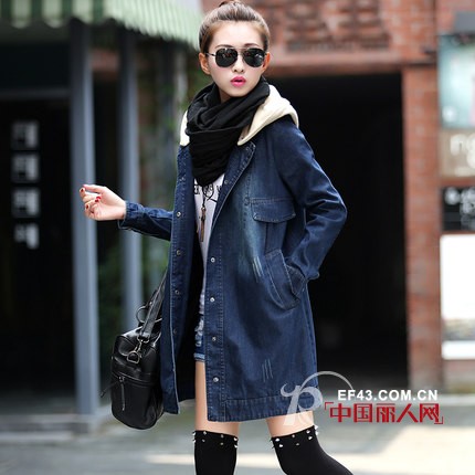 潮女街头雅痞范 牛仔外套搭出时尚感