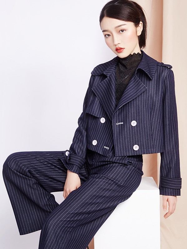 小个子穿风衣应该选择长款还是短款 峦左女装为你示范