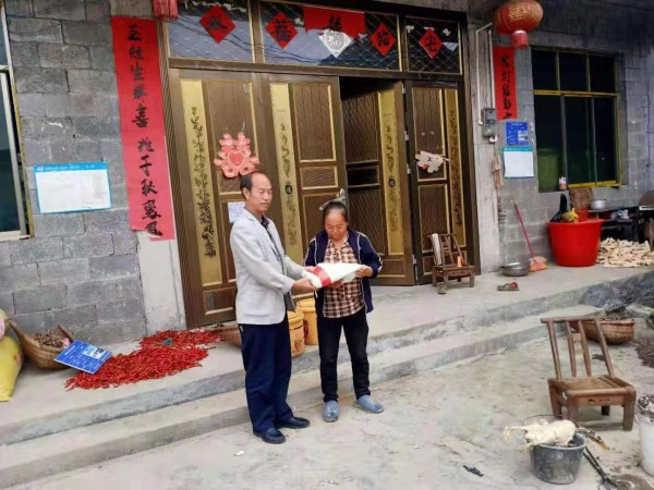 阿莱贝琳贵州献公益!我们一直在行动 从未停下脚步!