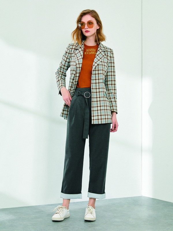 格纹西装外套桥穿搭 今秋气质必备