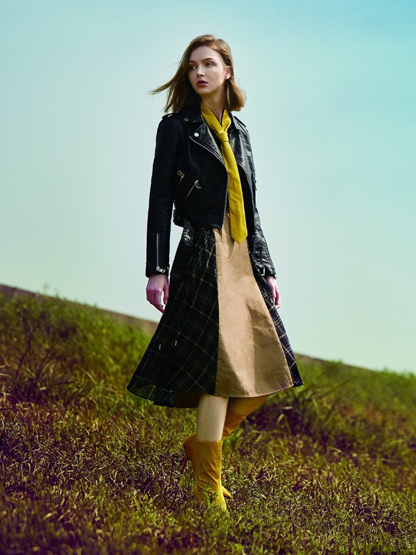 格子长裙搭配什么上衣好看 简约风情为你带来另类风情