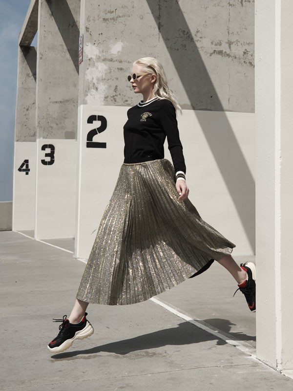 老爹鞋搭配裙子会显得突兀吗 老爹鞋怎么穿