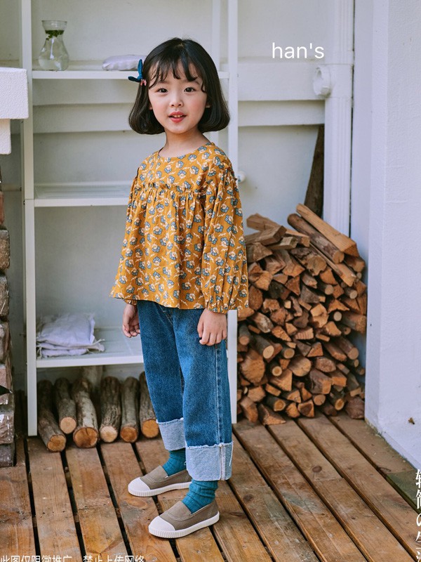 碎花衣服怎么搭配好看 碎花衣服配牛仔裤好看