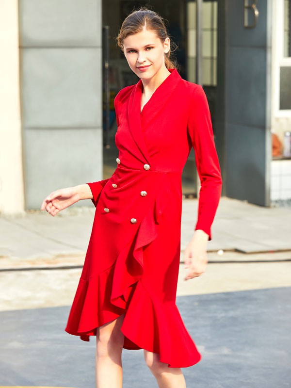 红色连衣裙显白吗 秋天适不适合穿红色连衣裙