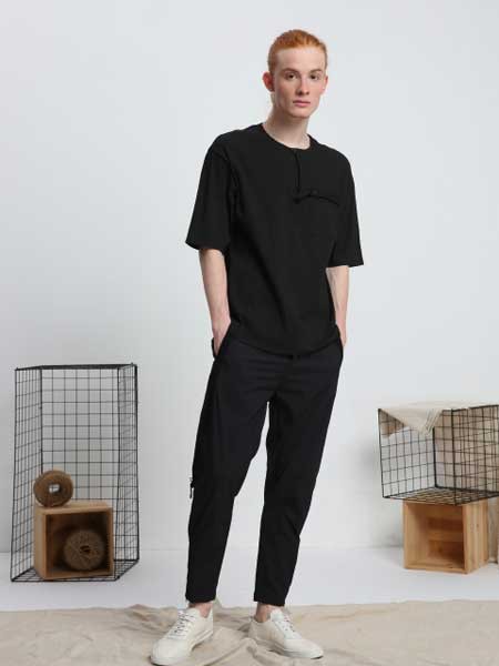 男士适合穿搭什么色系的单品 有什么时尚感的穿搭