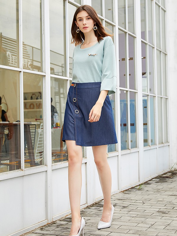 半身裙如何搭配上衣 穿出你的气质范