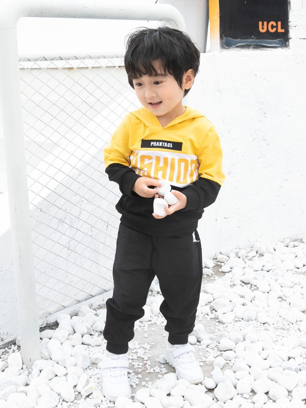 为什么那么多人都很喜欢黄色服饰 小男孩穿黄色衣服好看吗