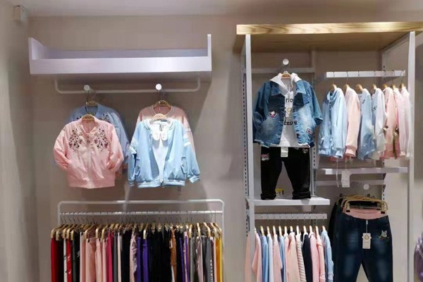 童装店秋装怎么陈列好看 秋装哪些颜色搭配好看