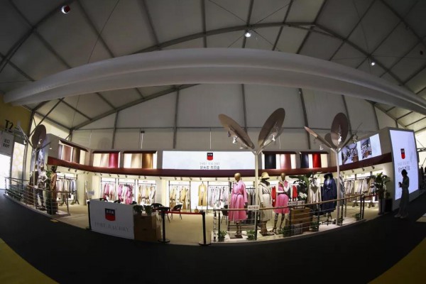 回顾CHIC秋季最美女装｜百魅至简 优雅常青