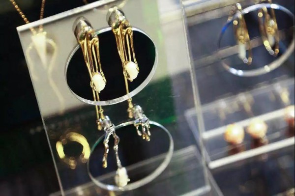 流行配饰｜“时令”配饰大赏,get你的时髦“救星”