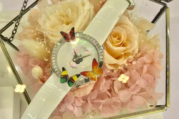 流行配饰｜“时令”配饰大赏,get你的时髦“救星”