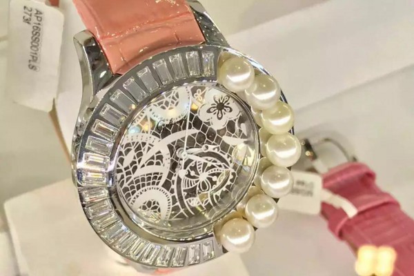 流行配饰｜“时令”配饰大赏,get你的时髦“救星”