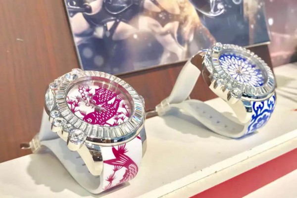 流行配饰｜“时令”配饰大赏,get你的时髦“救星”