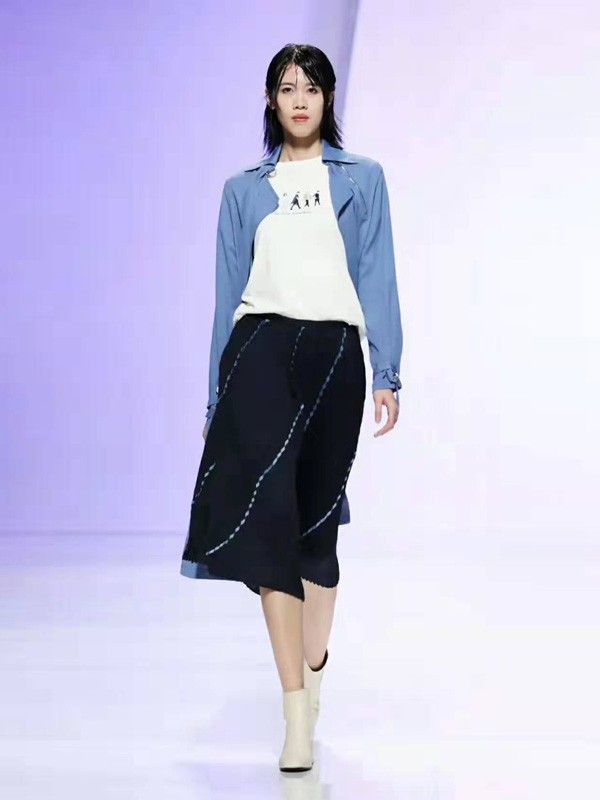 蓝色适合在秋天穿吗 有哪些好看的秋季蓝色单品