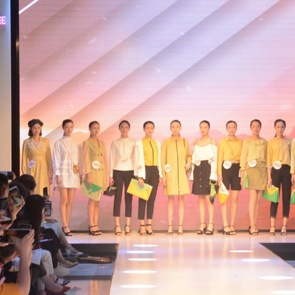 祝贺千百惠2020春季时尚发布秀圆满落幕