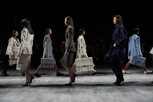 2020上海时装周Day1 LILY商务时装告诉你职场女性到底可以穿得多好看