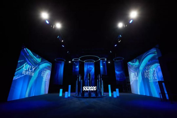 2020上海时装周Day1 LILY商务时装告诉你职场女性到底可以穿得多好看
