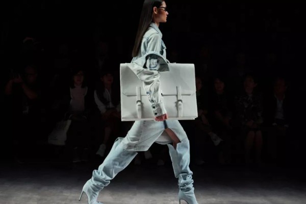 2020上海时装周Day1 LILY商务时装告诉你职场女性到底可以穿得多好看