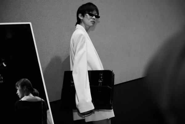 2020上海时装周Day1 LILY商务时装告诉你职场女性到底可以穿得多好看