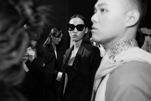 2020上海时装周Day1 LILY商务时装告诉你职场女性到底可以穿得多好看