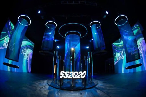 2020上海时装周开幕秀 LILY商务时装多维呈现“中国新女性”