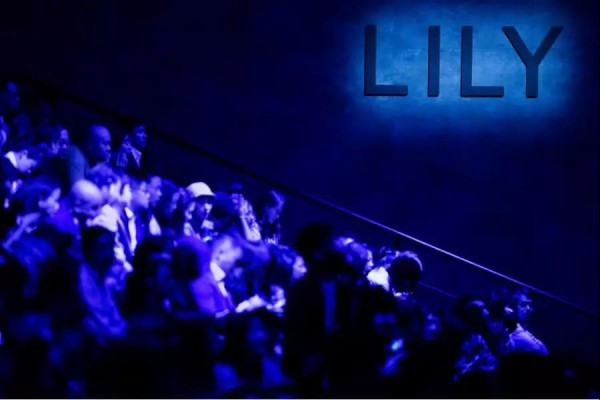 2020上海时装周开幕秀 LILY商务时装多维呈现“中国新女性”