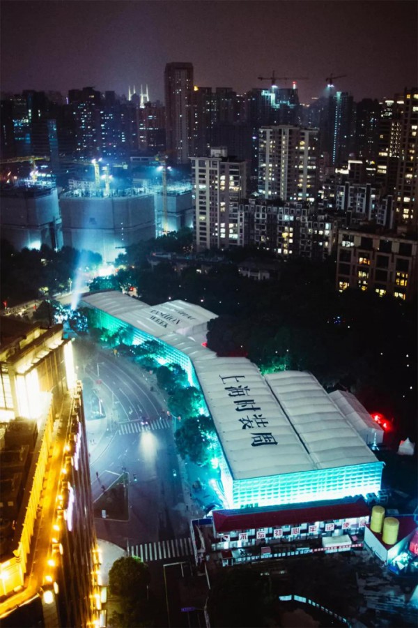 2020上海时装周开幕秀 LILY商务时装多维呈现“中国新女性”