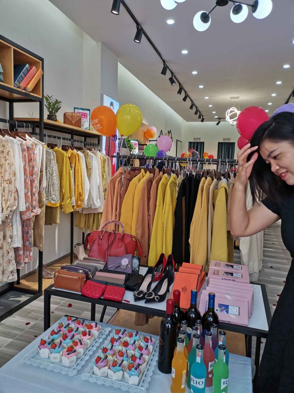 金秋十月艾丽哲在广东的新店盛大开业 祝生意兴隆