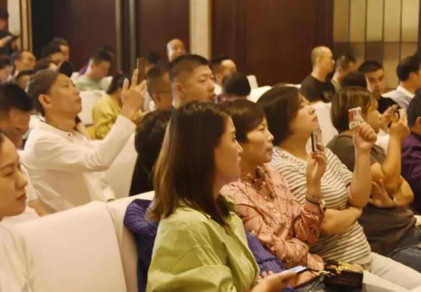 中国（义乌）针织产业创新发展论坛暨CKIW EXPO深圳国际针织品博览会推介会在义乌举行