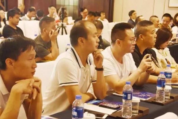 中国（义乌）针织产业创新发展论坛暨CKIW EXPO深圳国际针织品博览会推介会在义乌举行