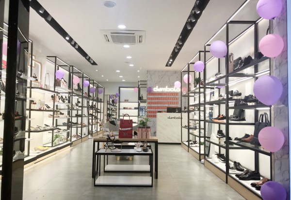 升级实体零售 丹比奴鞋包加盟路一路开挂 成为创业首选!