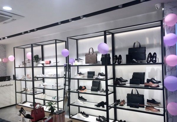 升级实体零售 丹比奴鞋包加盟路一路开挂 成为创业首选!