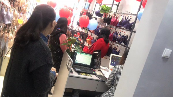 蒂凡拉内衣新店试营业 预祝开业大吉